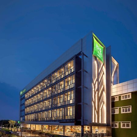 Ibis Styles Jakarta Sunter Esterno foto