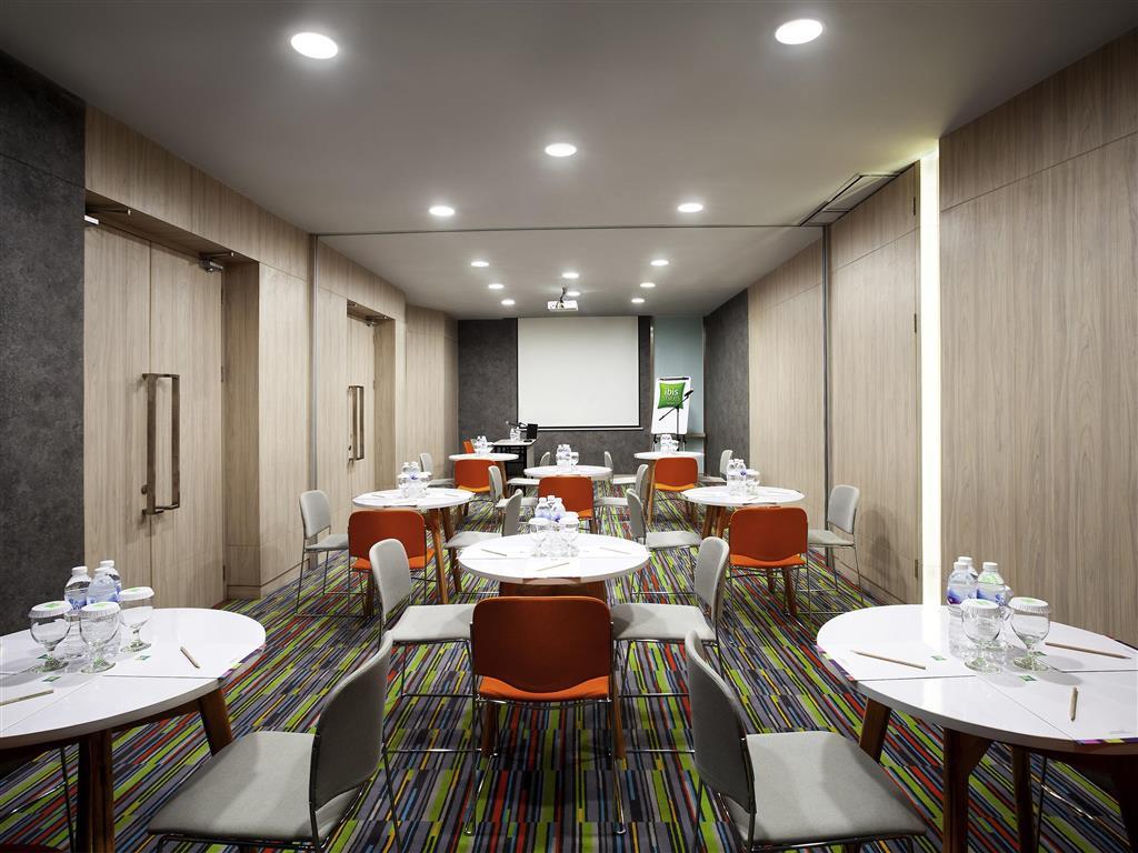 Ibis Styles Jakarta Sunter Esterno foto