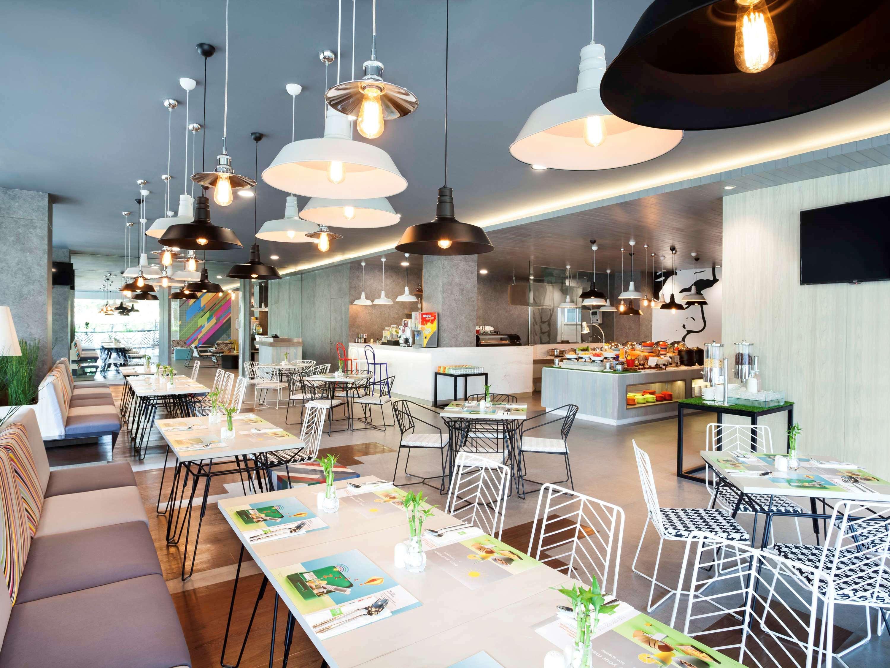 Ibis Styles Jakarta Sunter Esterno foto