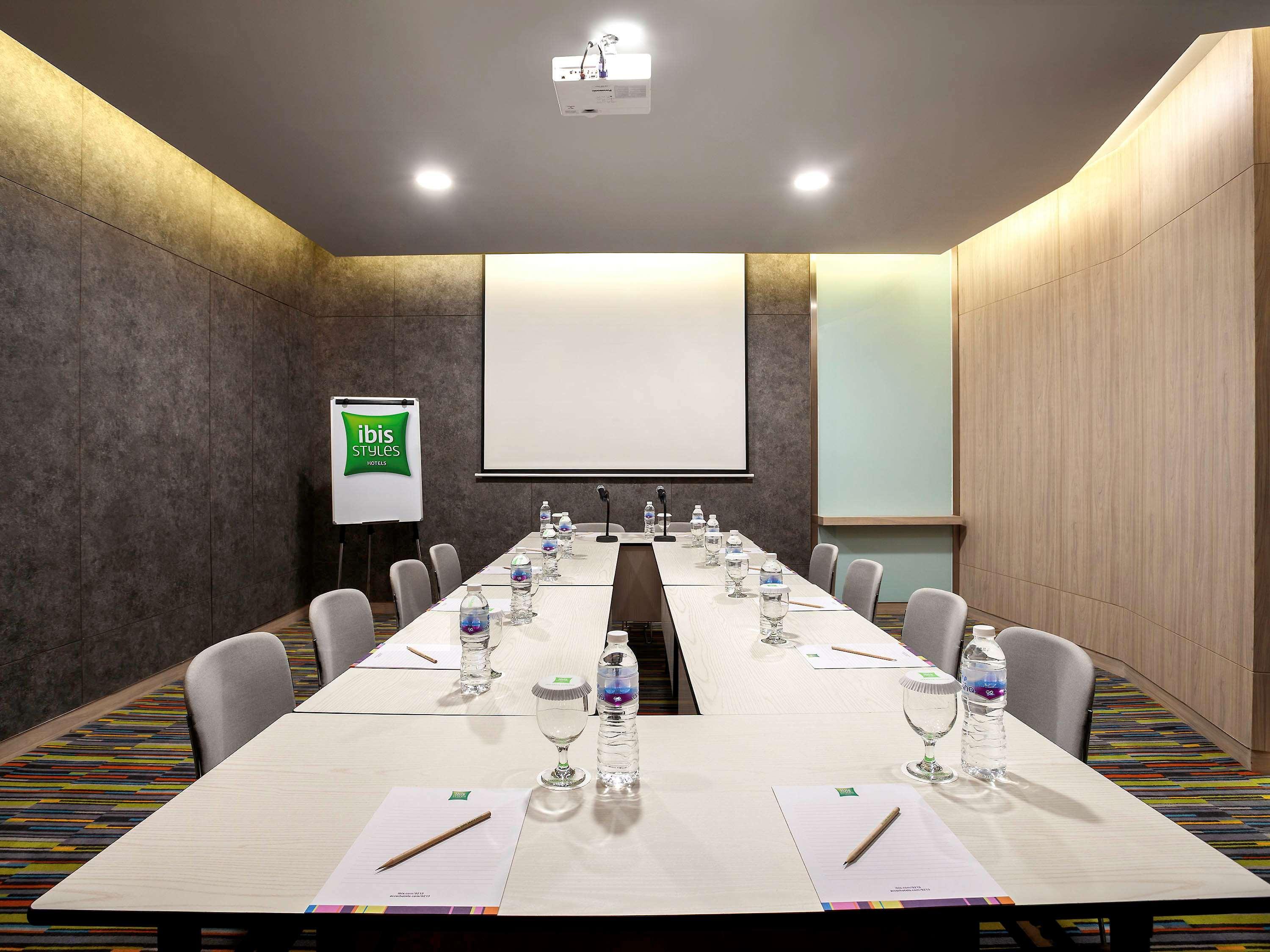 Ibis Styles Jakarta Sunter Esterno foto