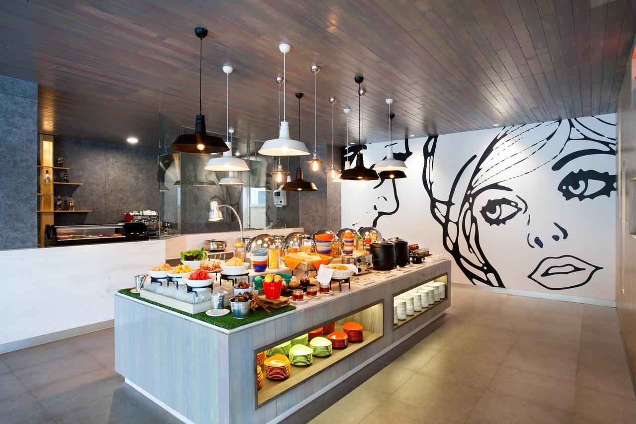 Ibis Styles Jakarta Sunter Esterno foto