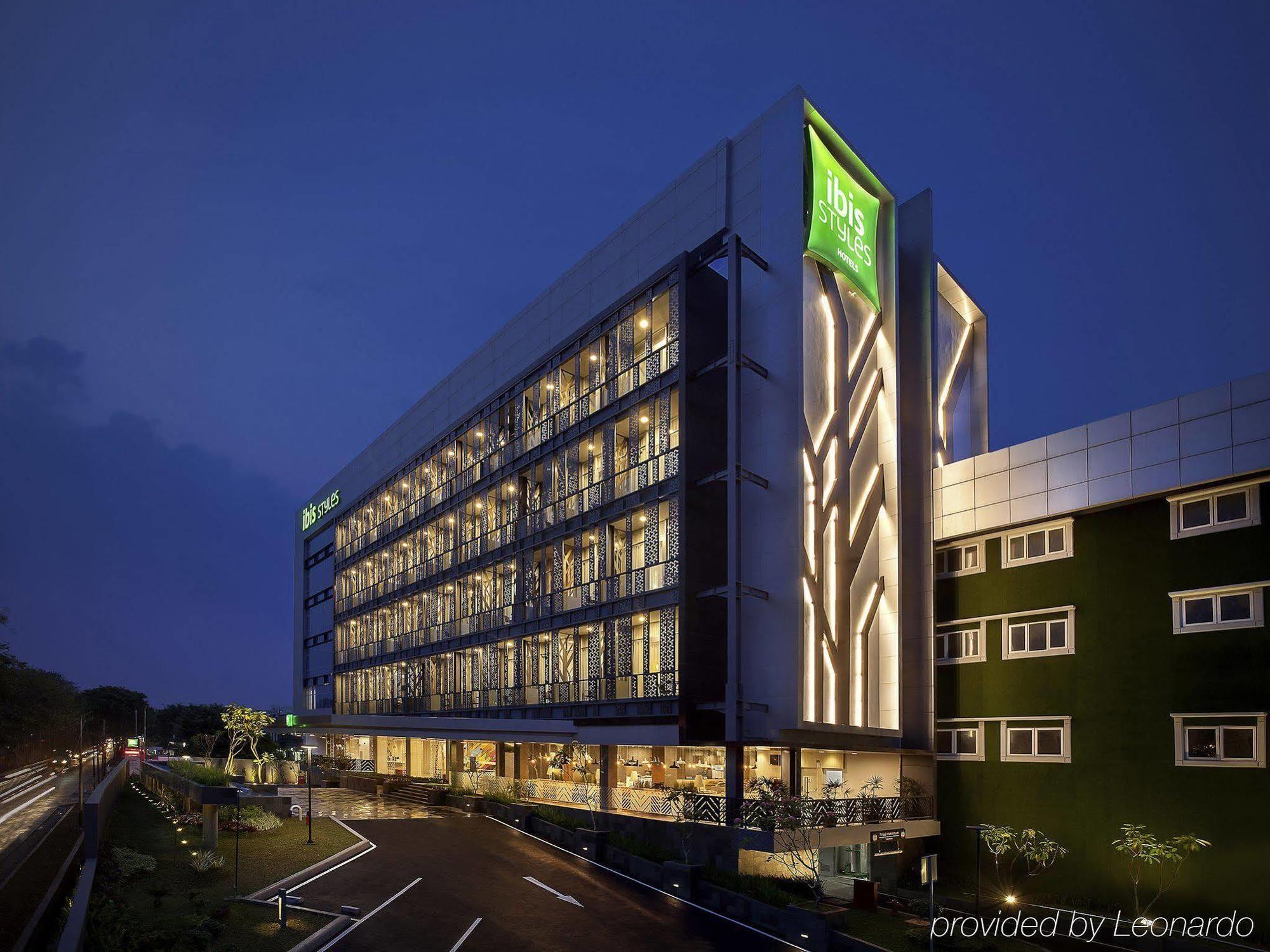 Ibis Styles Jakarta Sunter Esterno foto