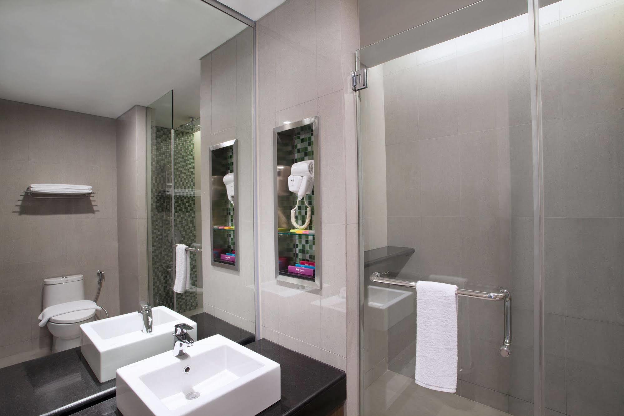 Ibis Styles Jakarta Sunter Esterno foto